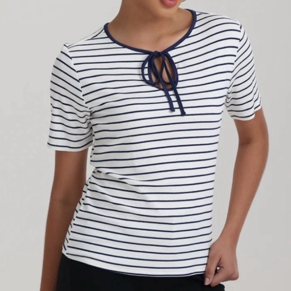 🟤NWT 89th & MADISON Tie Neck Short Sleeve Top in Navy/White Stripes